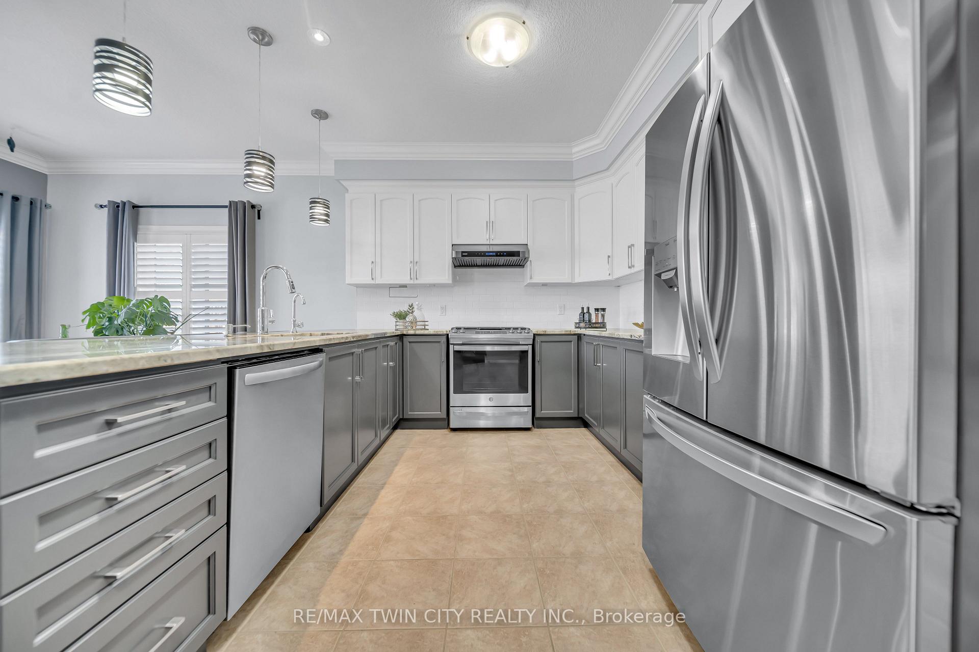 Photo 11 of 941 Audrey Place, Kitchener — HOMEH