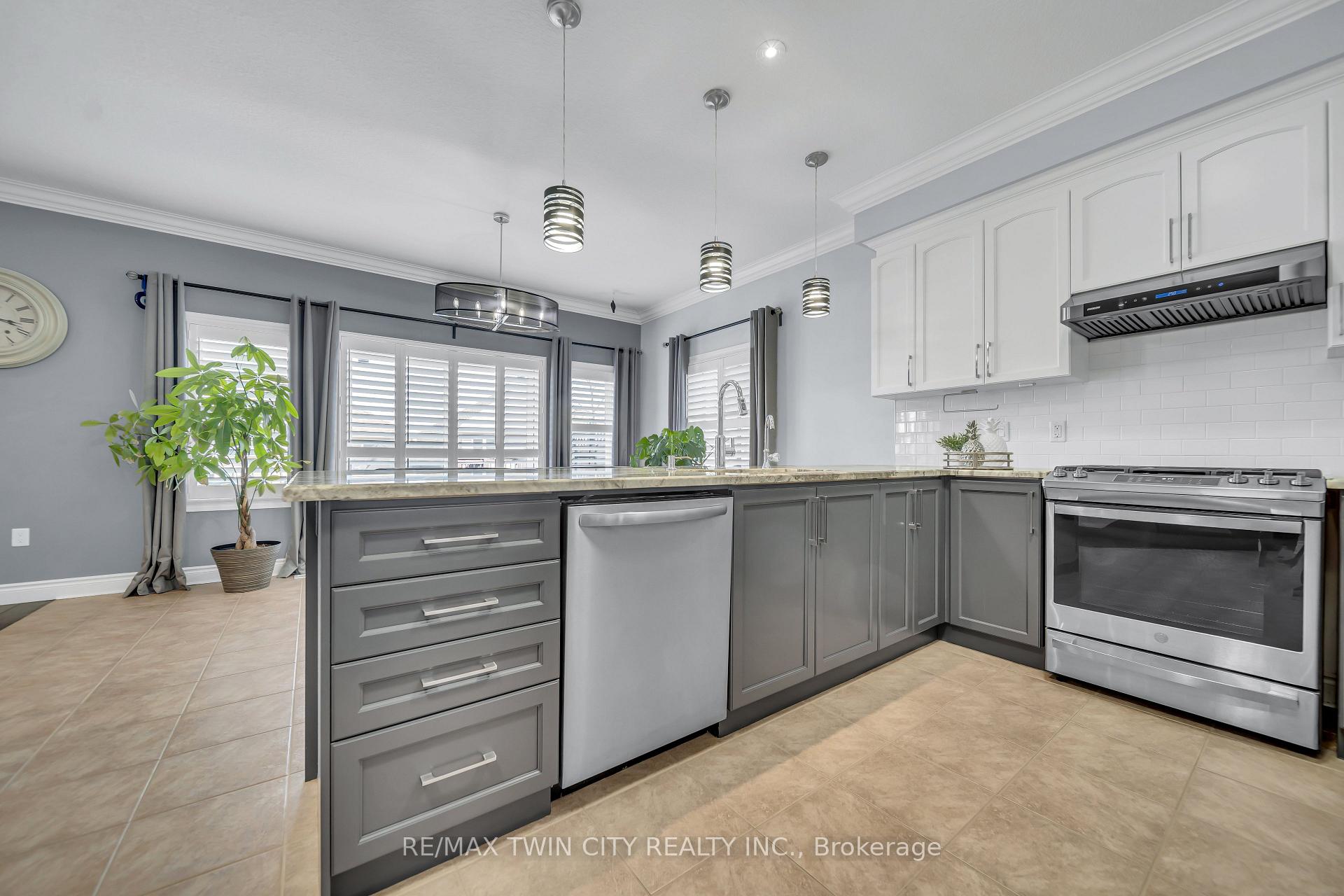 Photo 13 of 941 Audrey Place, Kitchener — HOMEH