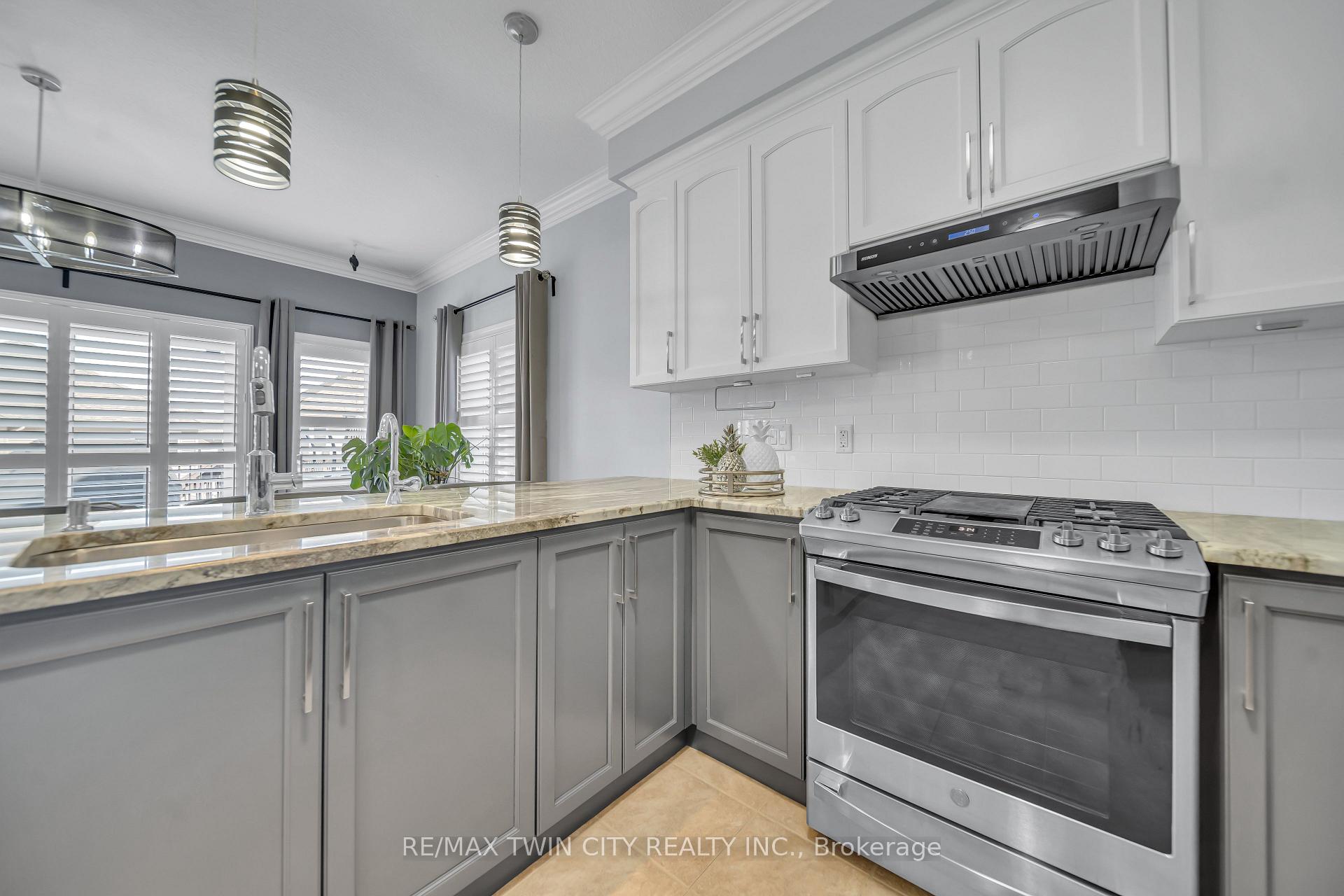 Photo 14 of 941 Audrey Place, Kitchener — HOMEH
