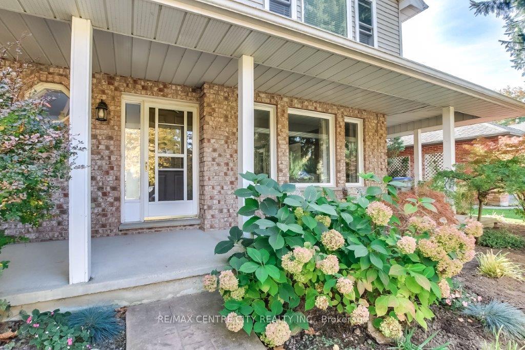 Photo 3 of 117 Brookfield Street, Middlesex Centre, Denfield — HOMEH