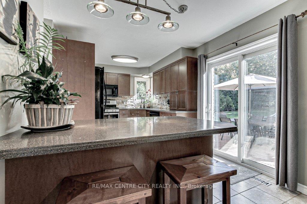 Photo 12 of 117 Brookfield Street, Middlesex Centre, Denfield — HOMEH