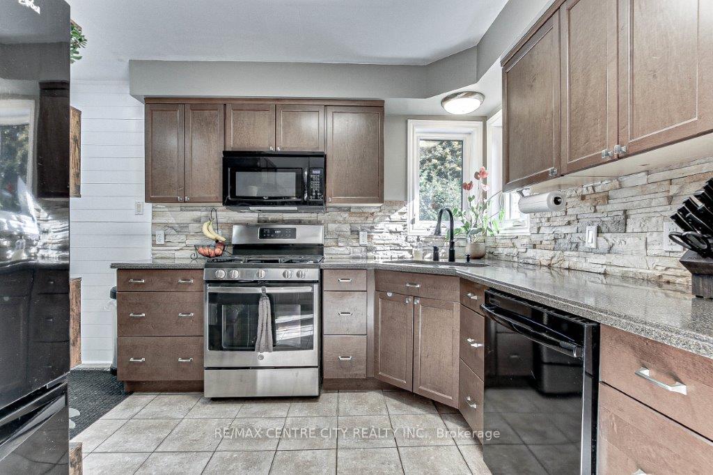 Photo 13 of 117 Brookfield Street, Middlesex Centre, Denfield — HOMEH