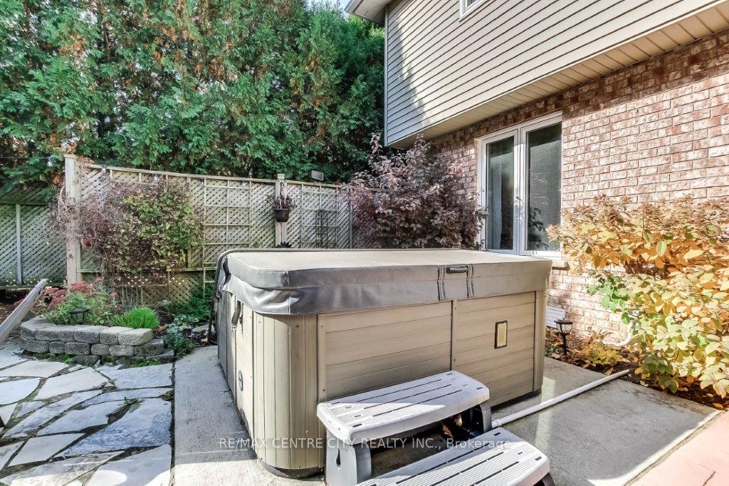 Photo 33 of 117 Brookfield Street, Middlesex Centre, Denfield — HOMEH