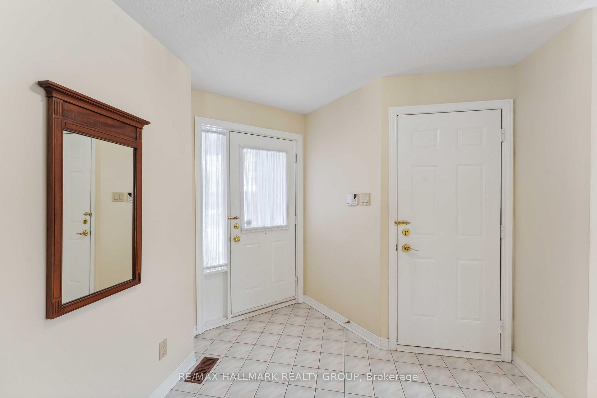 Photo 3 of 18 Partridge Drive, Ottawa, Kanata - Bridlewood — HOMEH