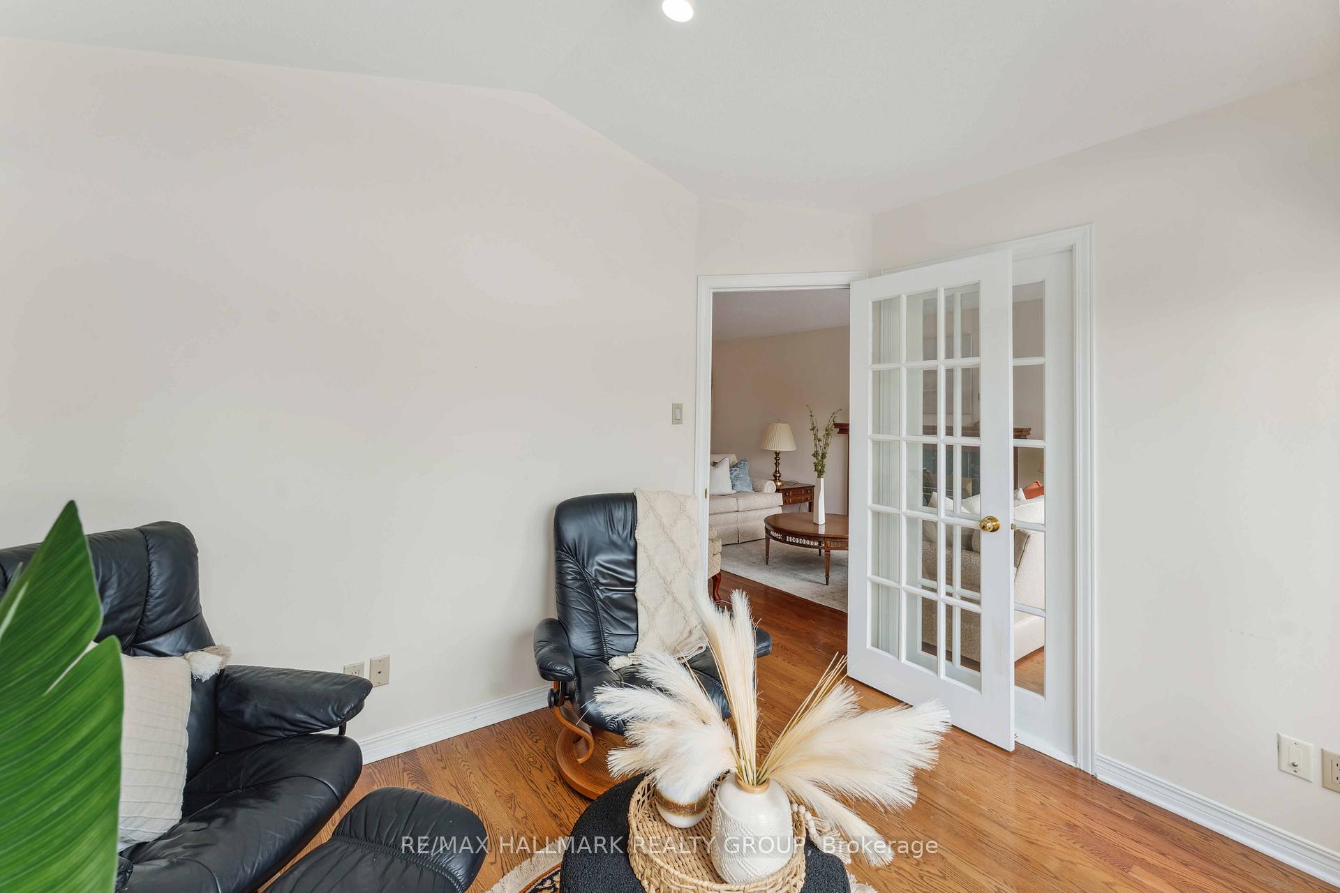 Photo 11 of 18 Partridge Drive, Ottawa, Kanata - Bridlewood — HOMEH