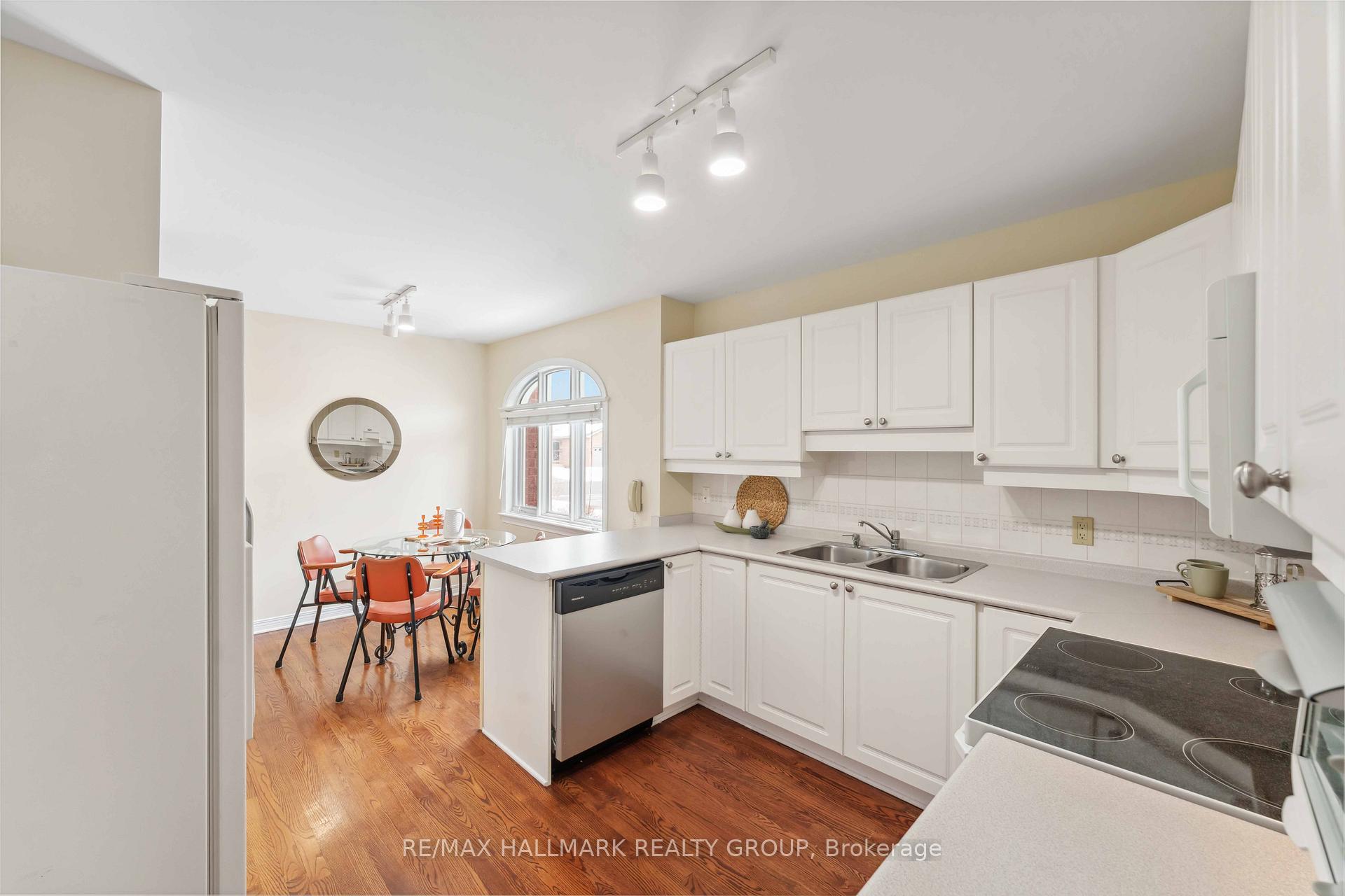 Photo 12 of 18 Partridge Drive, Ottawa, Kanata - Bridlewood — HOMEH