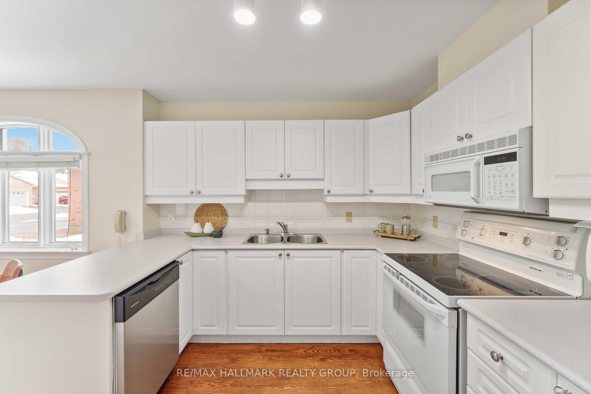 Photo 13 of 18 Partridge Drive, Ottawa, Kanata - Bridlewood — HOMEH