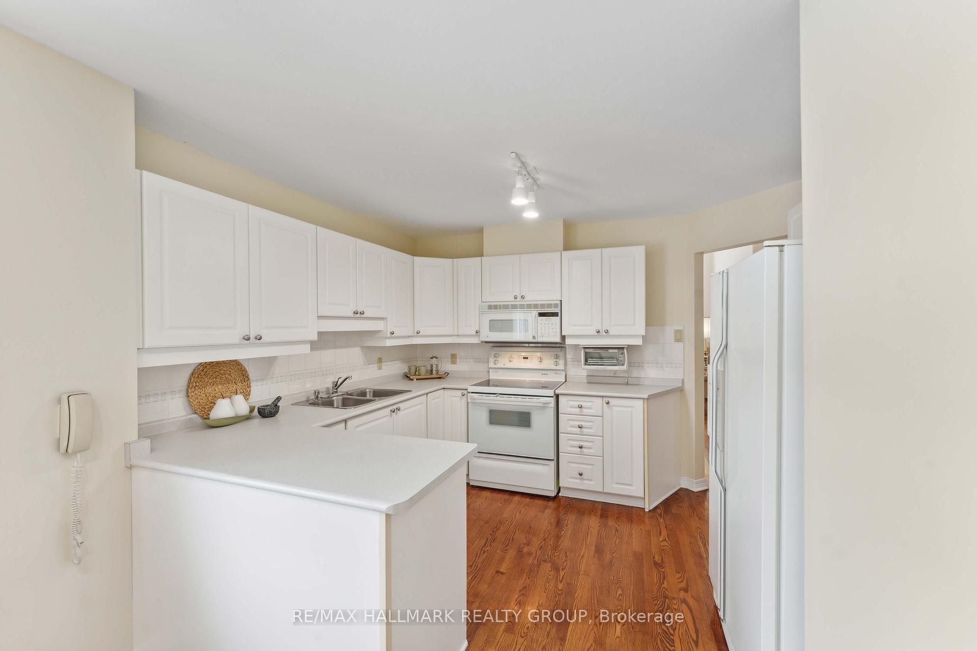 Photo 15 of 18 Partridge Drive, Ottawa, Kanata - Bridlewood — HOMEH