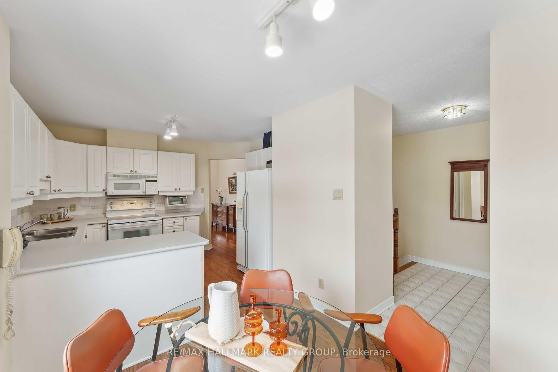 Photo 16 of 18 Partridge Drive, Ottawa, Kanata - Bridlewood — HOMEH