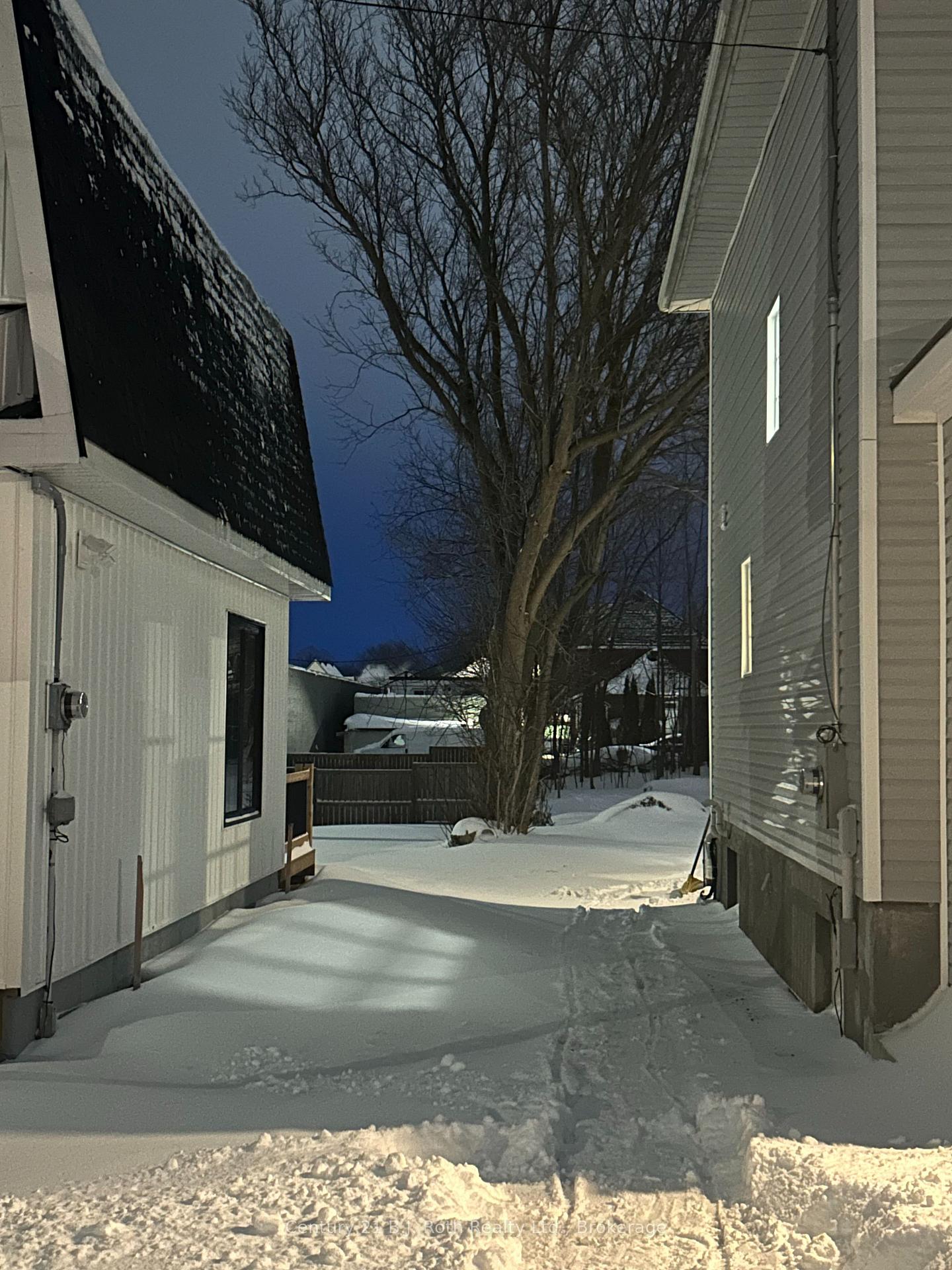 Photo 38 of 343 First Street, Midland — HOMEH