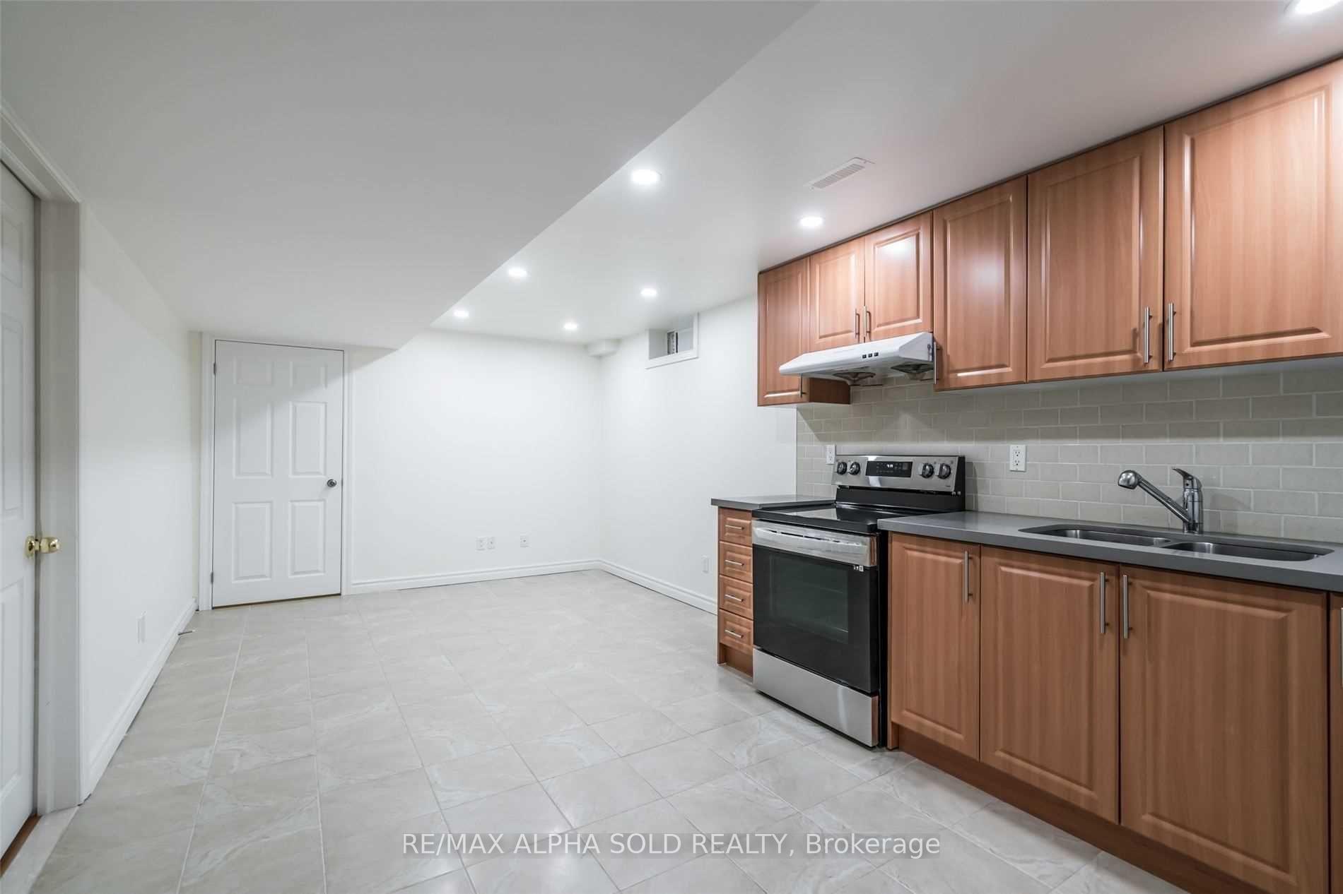 Photo 2 of Unit Bsmt, 125 Mary Pearson Drive, Markham, Middlefield — HOMEH