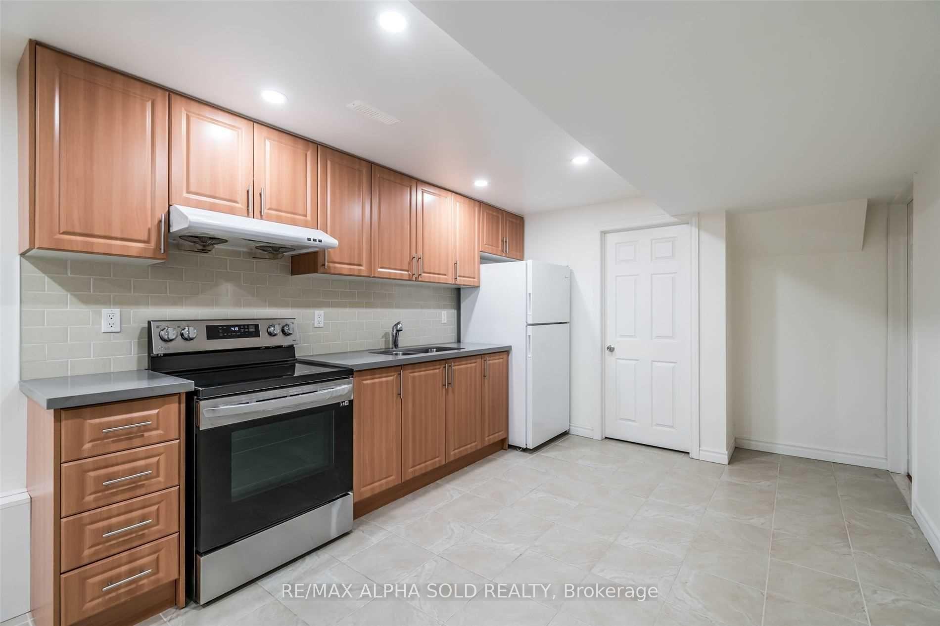 Photo 3 of Unit Bsmt, 125 Mary Pearson Drive, Markham, Middlefield — HOMEH