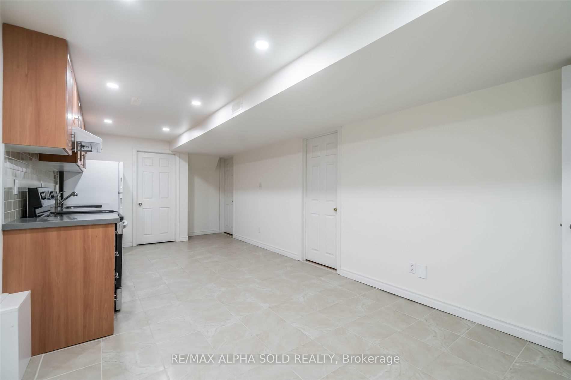 Photo 4 of Unit Bsmt, 125 Mary Pearson Drive, Markham, Middlefield — HOMEH