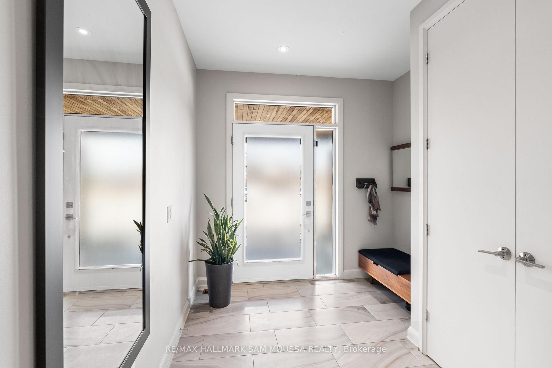 Photo 3 of 630 Bridleglen Crescent, Ottawa, Kanata - Emerald Meadows/Trailwest — HOMEH