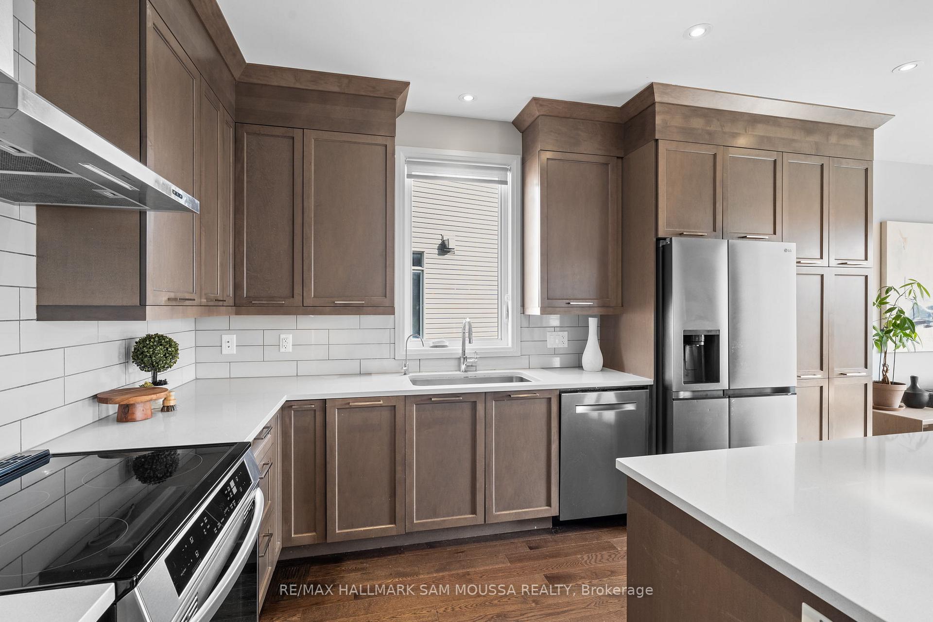 Photo 8 of 630 Bridleglen Crescent, Ottawa, Kanata - Emerald Meadows/Trailwest — HOMEH