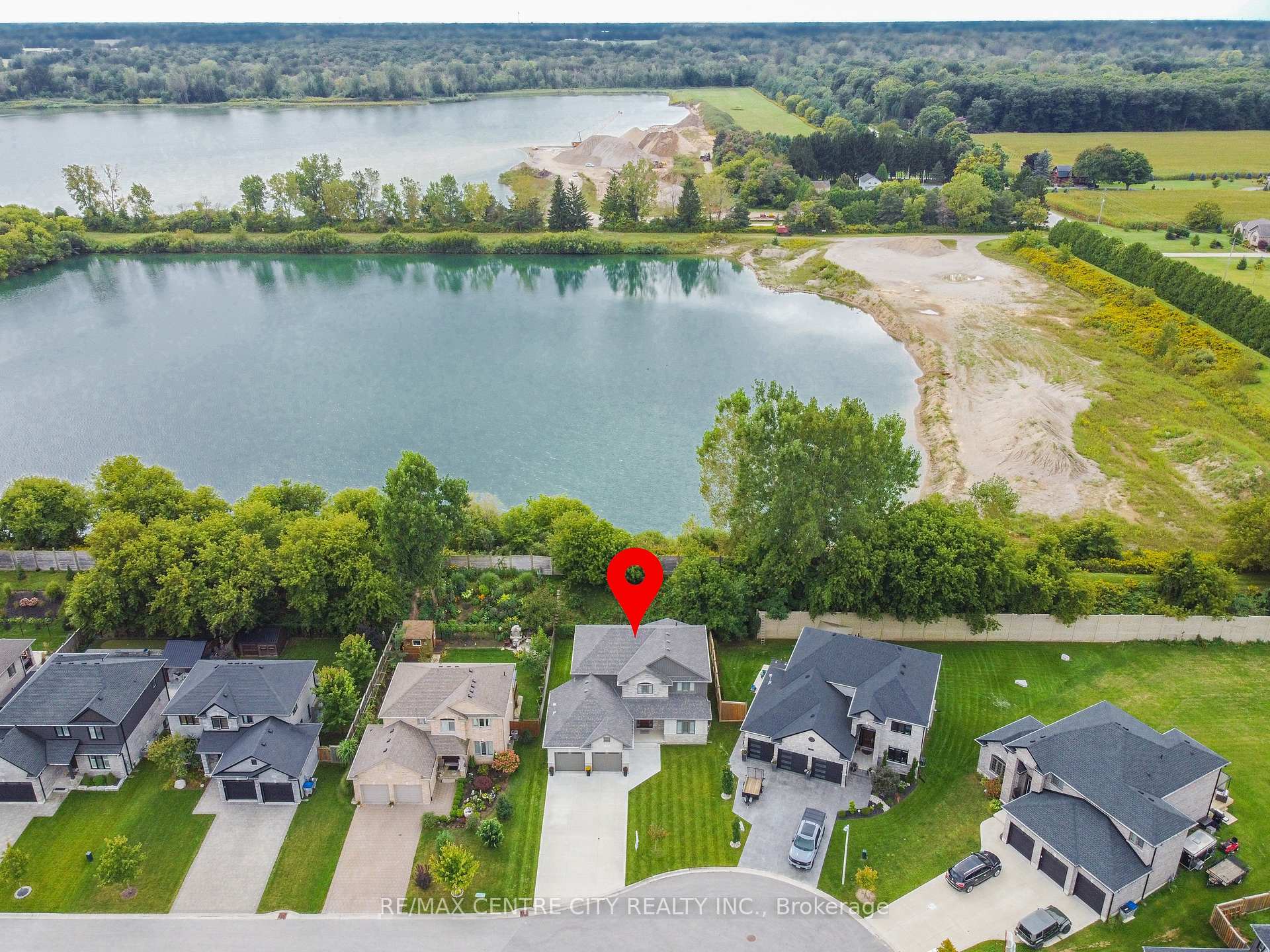 Photo 3 of 75 Caverhill Crescent, Middlesex Centre, Komoka — HOMEH