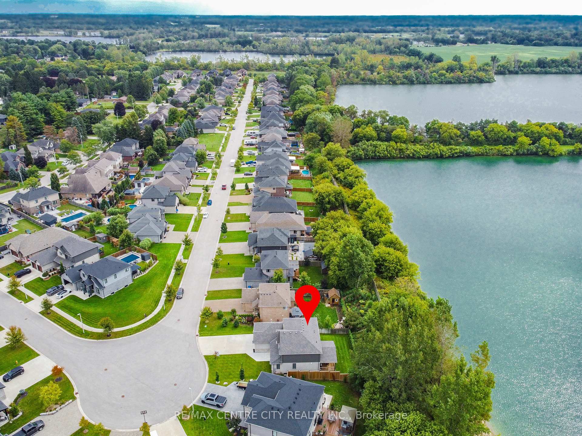 Photo 4 of 75 Caverhill Crescent, Middlesex Centre, Komoka — HOMEH