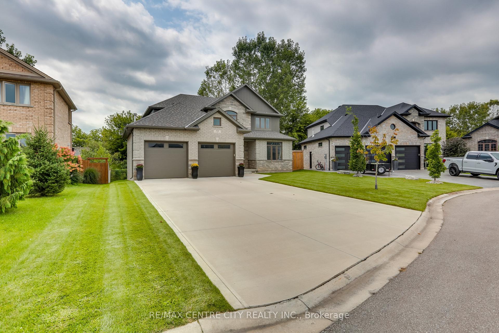 Photo 5 of 75 Caverhill Crescent, Middlesex Centre, Komoka — HOMEH