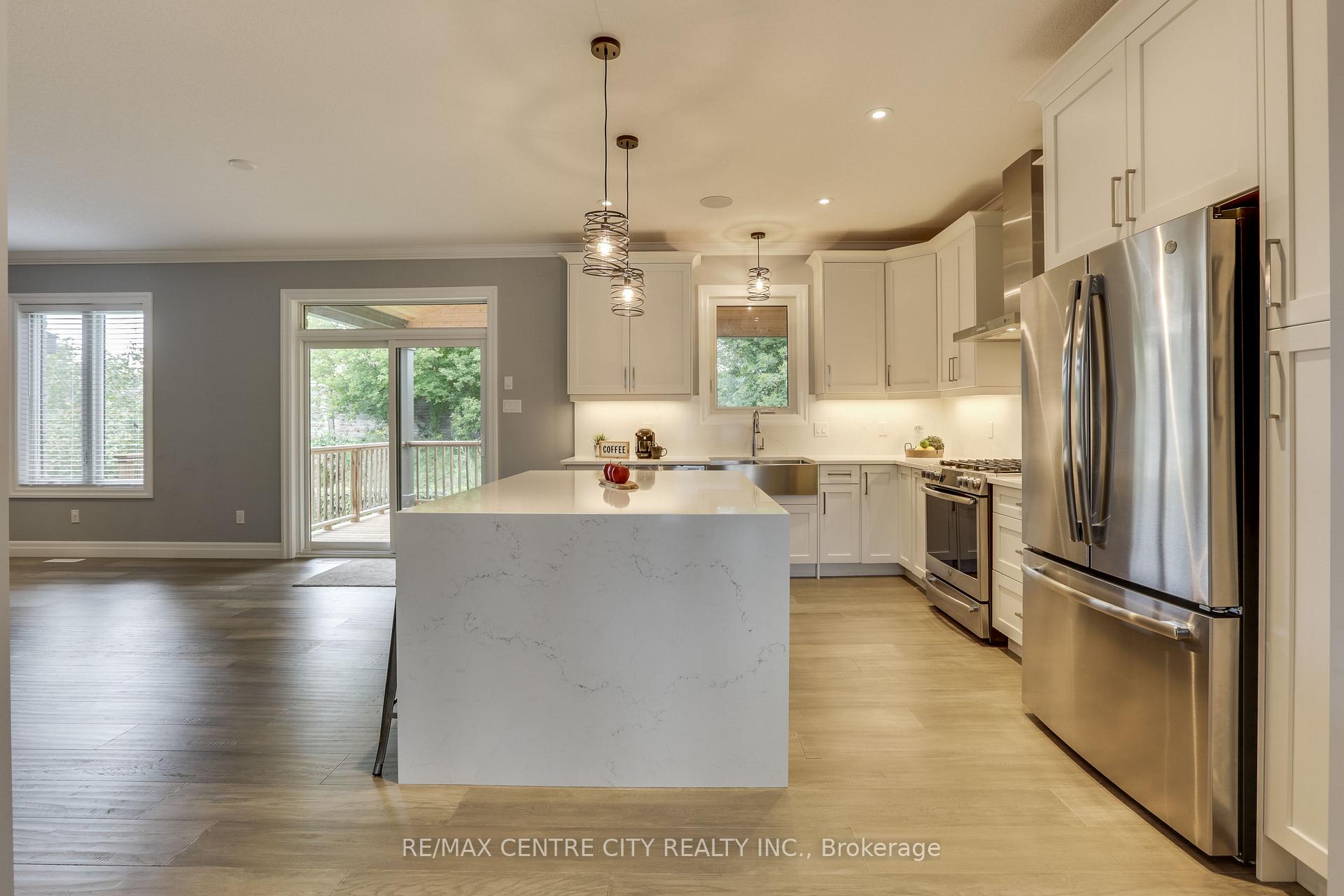 Photo 9 of 75 Caverhill Crescent, Middlesex Centre, Komoka — HOMEH