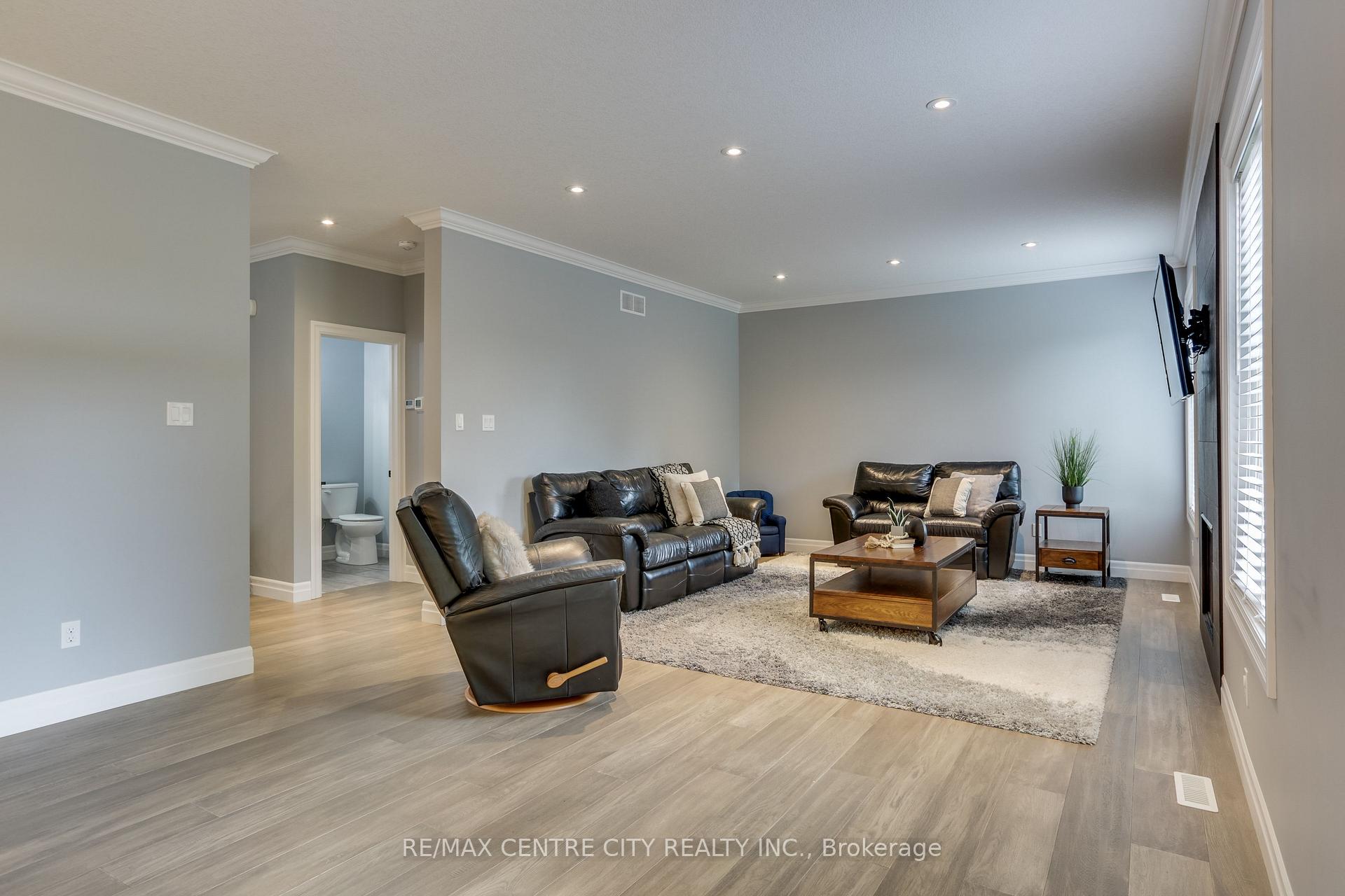 Photo 12 of 75 Caverhill Crescent, Middlesex Centre, Komoka — HOMEH