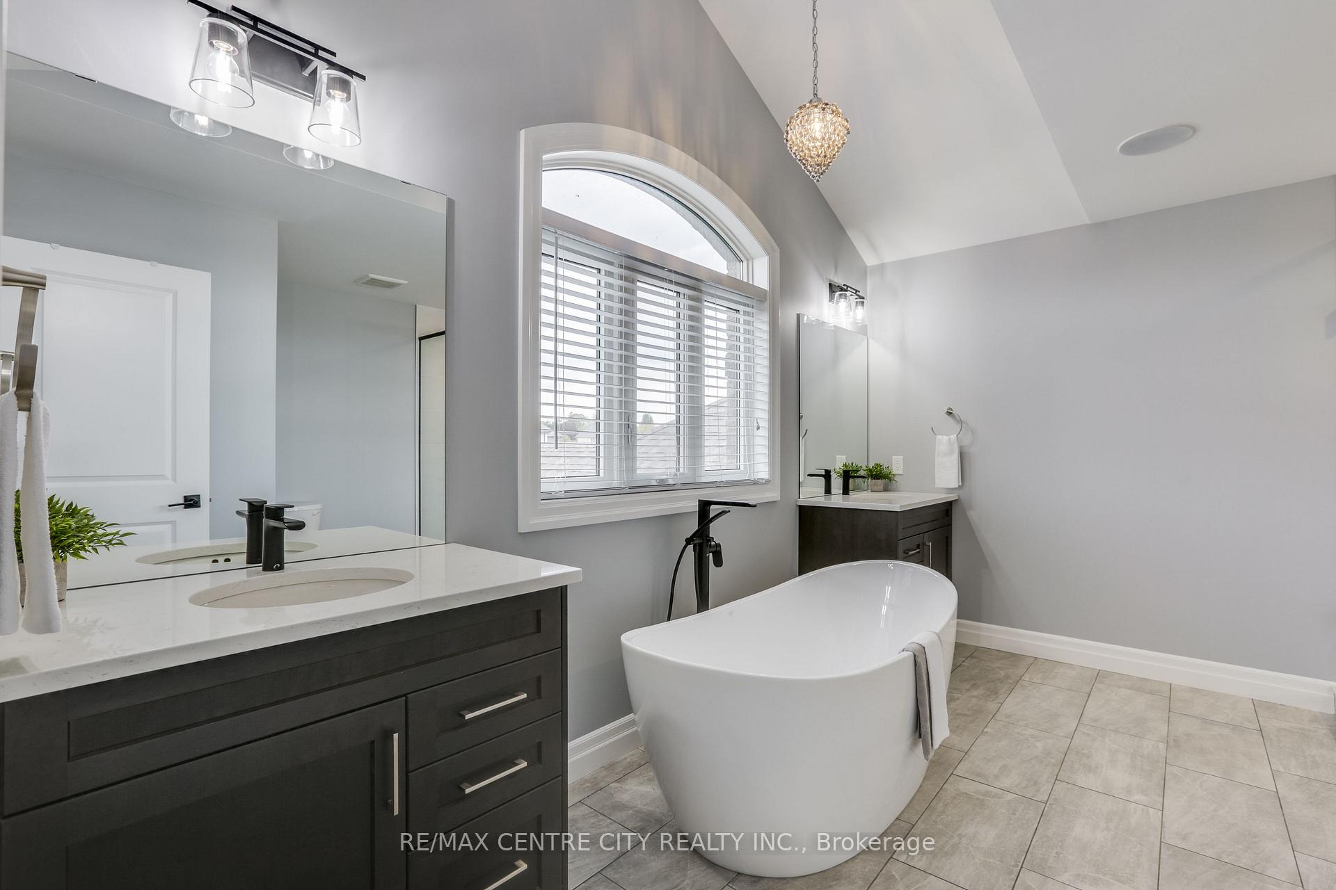 Photo 19 of 75 Caverhill Crescent, Middlesex Centre, Komoka — HOMEH