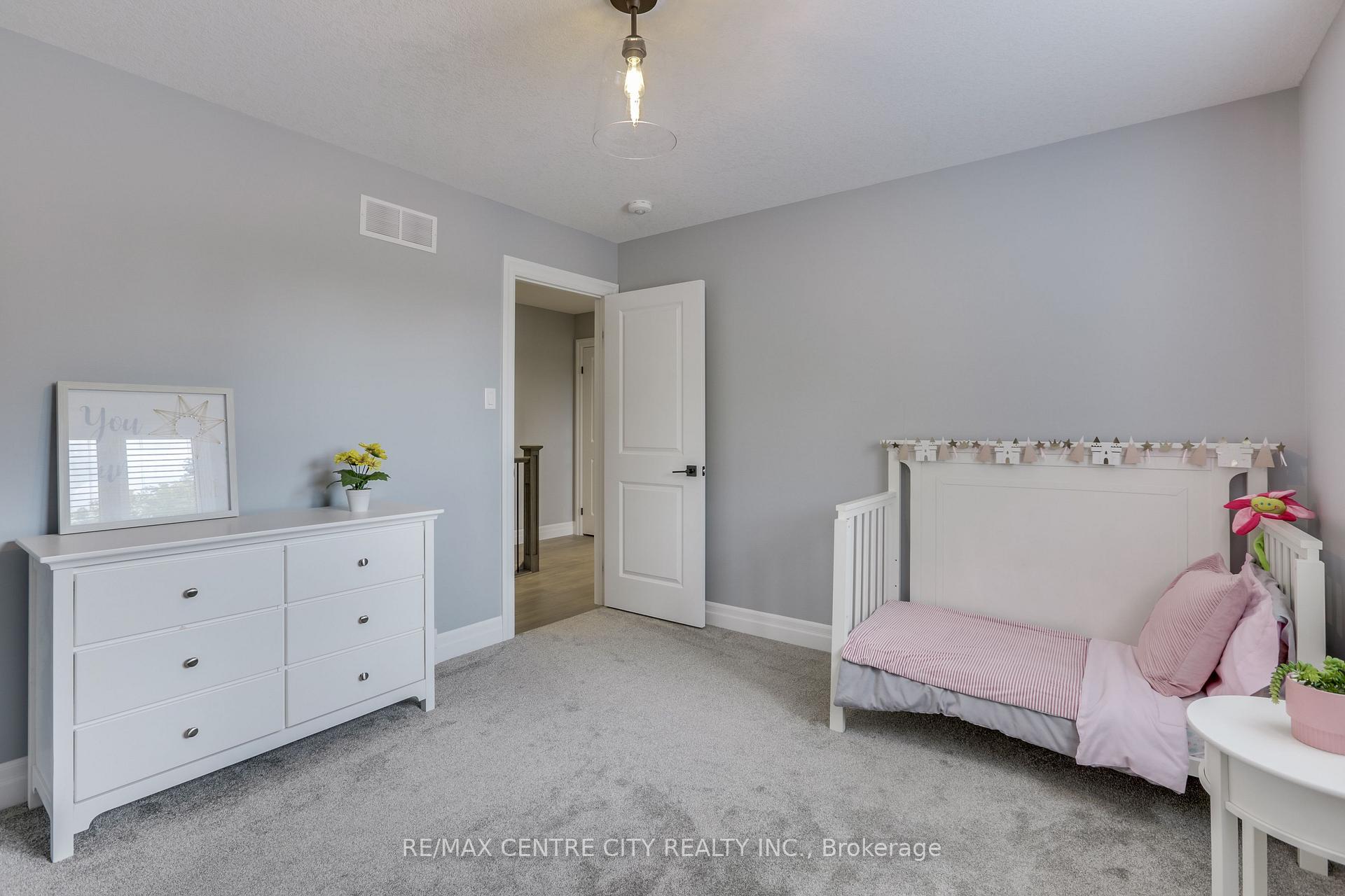 Photo 23 of 75 Caverhill Crescent, Middlesex Centre, Komoka — HOMEH
