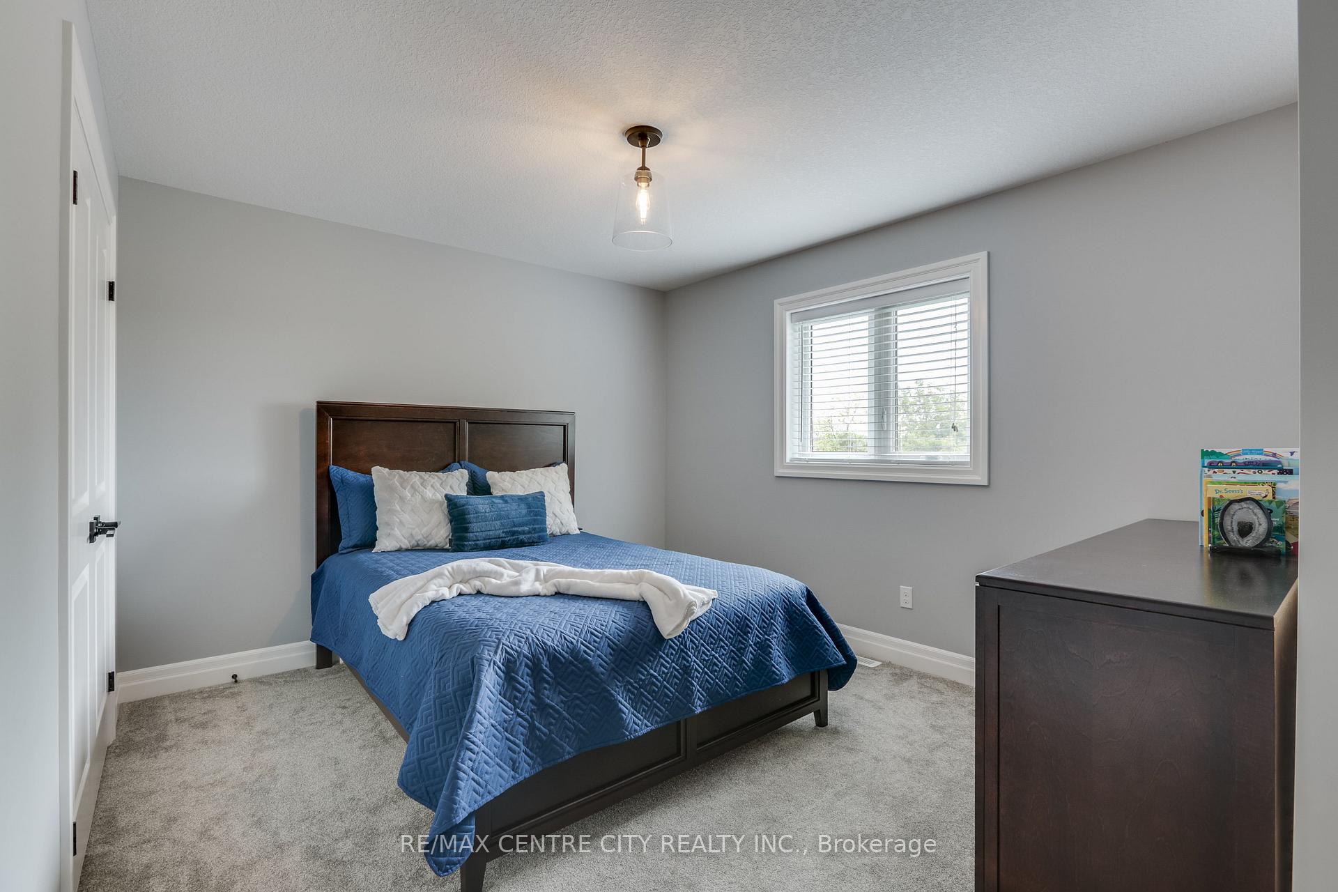 Photo 25 of 75 Caverhill Crescent, Middlesex Centre, Komoka — HOMEH