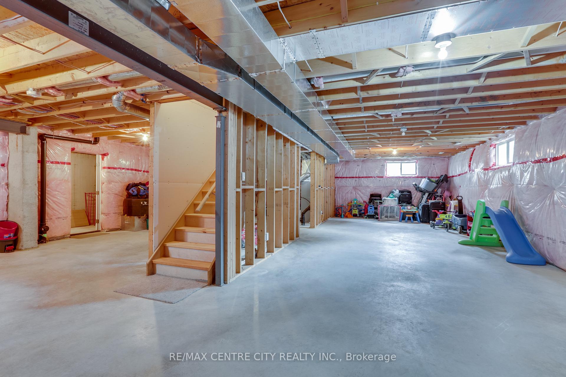 Photo 30 of 75 Caverhill Crescent, Middlesex Centre, Komoka — HOMEH