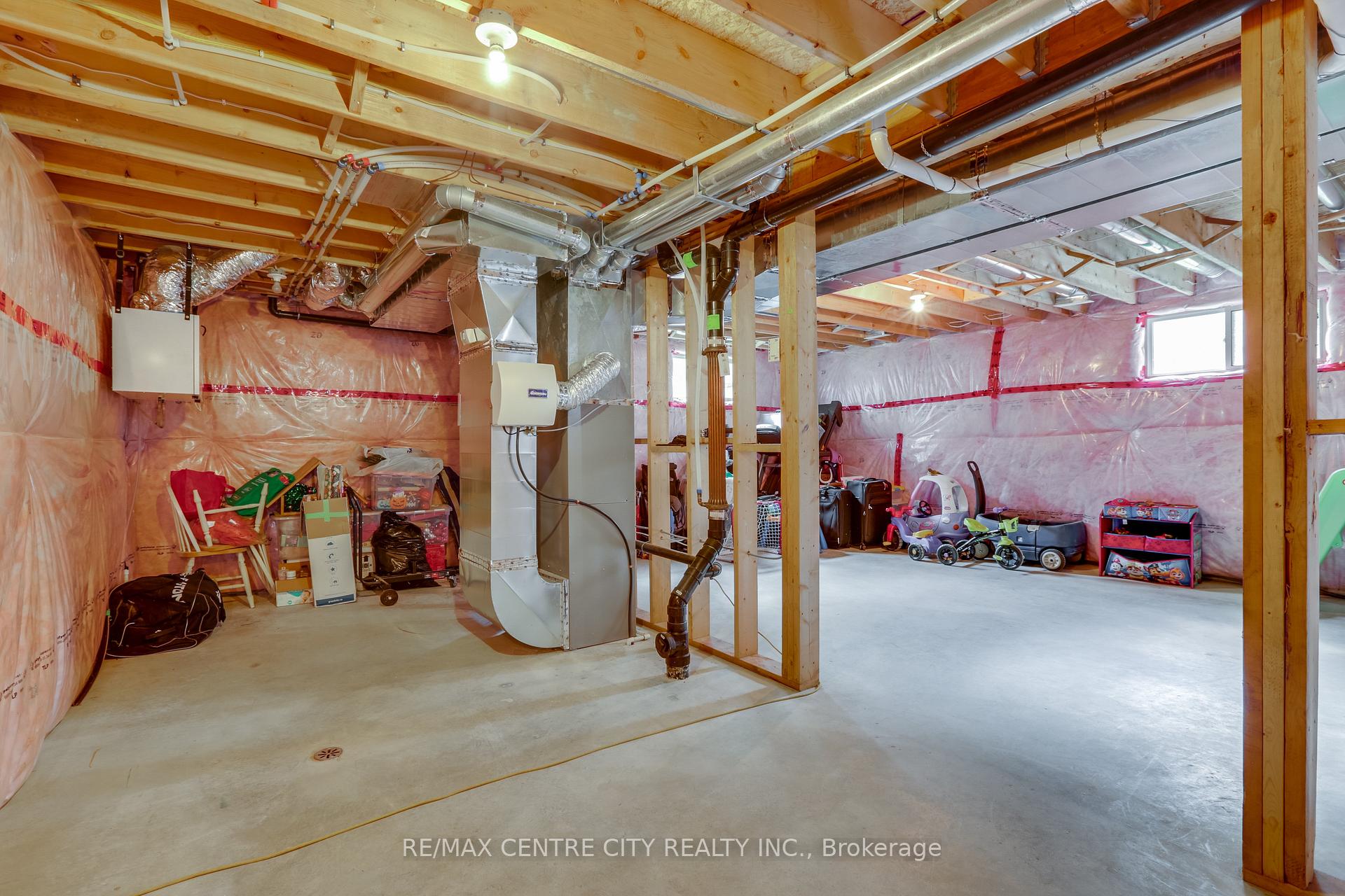 Photo 31 of 75 Caverhill Crescent, Middlesex Centre, Komoka — HOMEH
