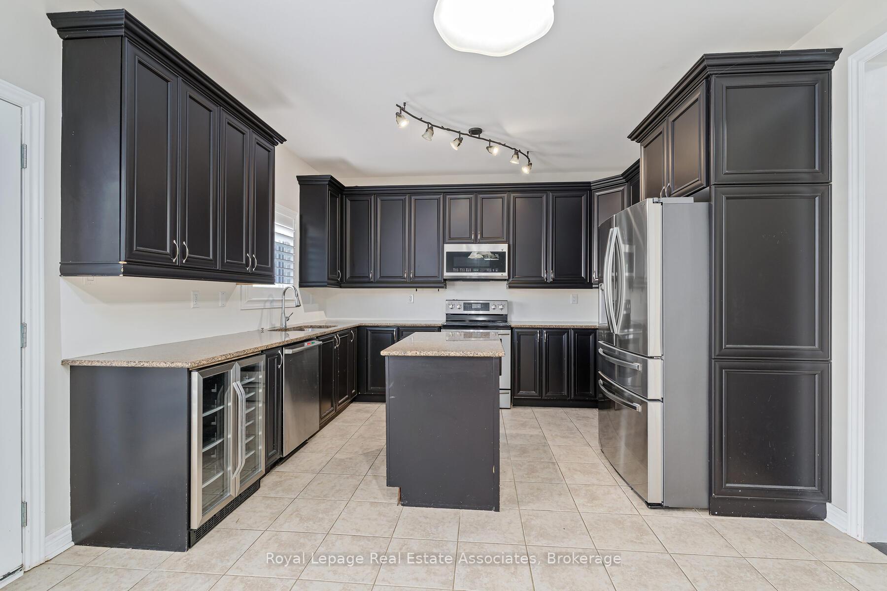 Photo 9 of 405 Hincks Drive, Milton, Clarke — HOMEH