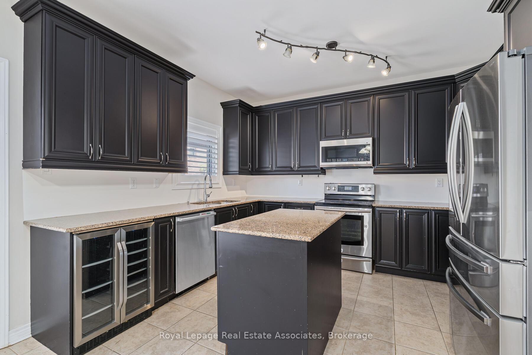 Photo 10 of 405 Hincks Drive, Milton, Clarke — HOMEH
