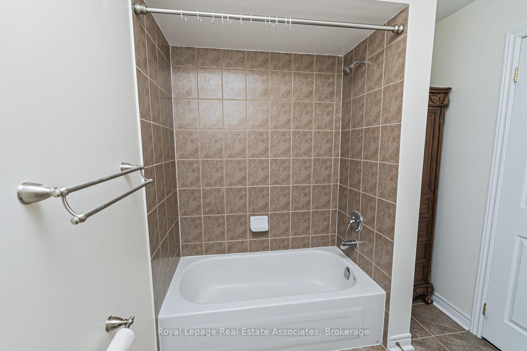 Photo 23 of 405 Hincks Drive, Milton, Clarke — HOMEH