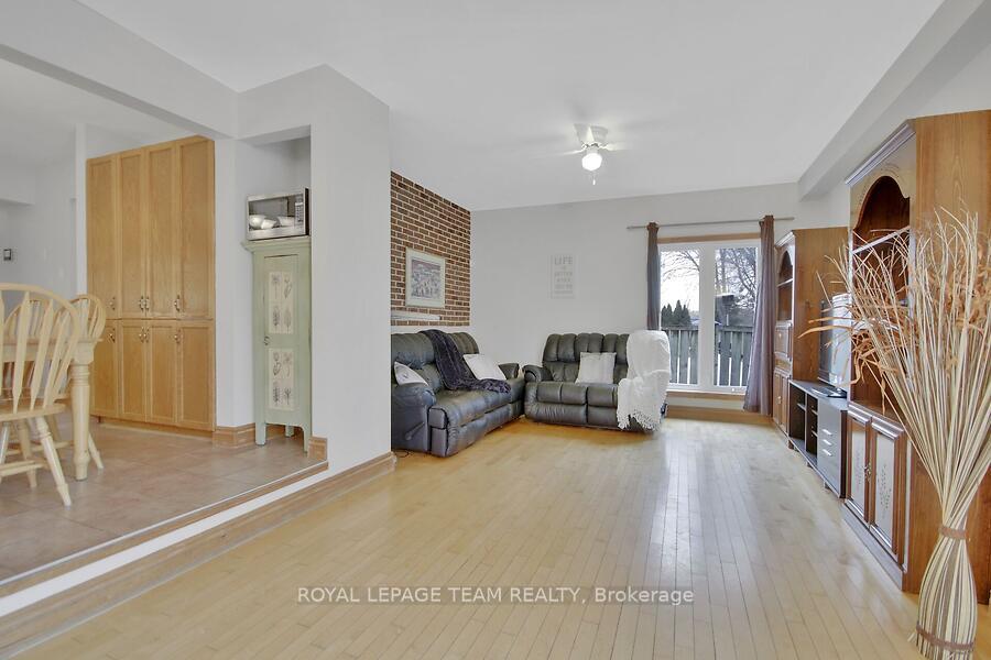 Photo 17 of 29 Glenmoriston Avenue, Ottawa, Kanata - Glencairn/Hazeldean — HOMEH