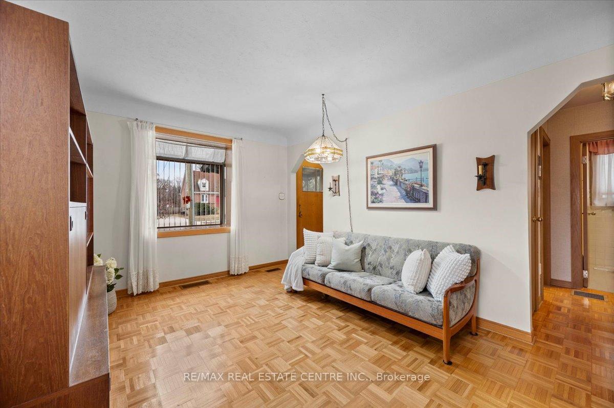 Photo 5 of 90 Franklin Street N, Kitchener — HOMEH