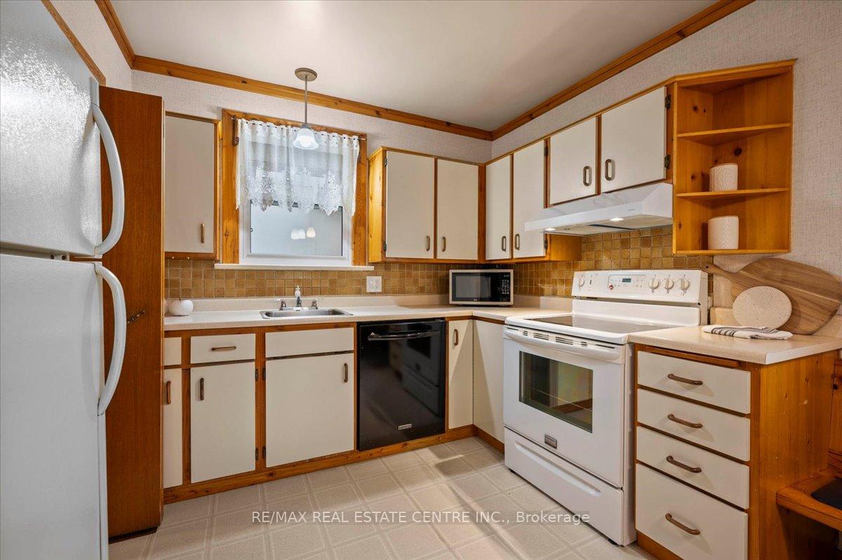 Photo 10 of 90 Franklin Street N, Kitchener — HOMEH