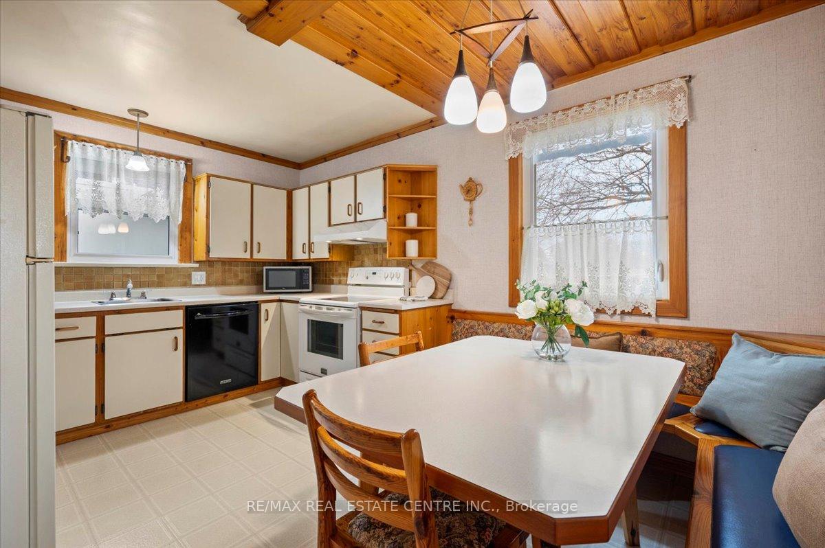 Photo 11 of 90 Franklin Street N, Kitchener — HOMEH