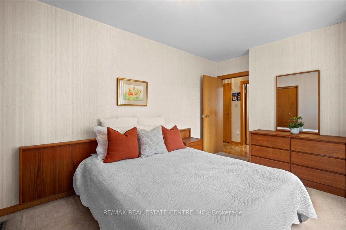 Photo 12 of 90 Franklin Street N, Kitchener — HOMEH