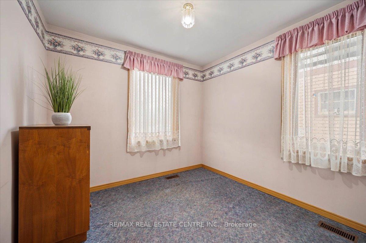 Photo 13 of 90 Franklin Street N, Kitchener — HOMEH