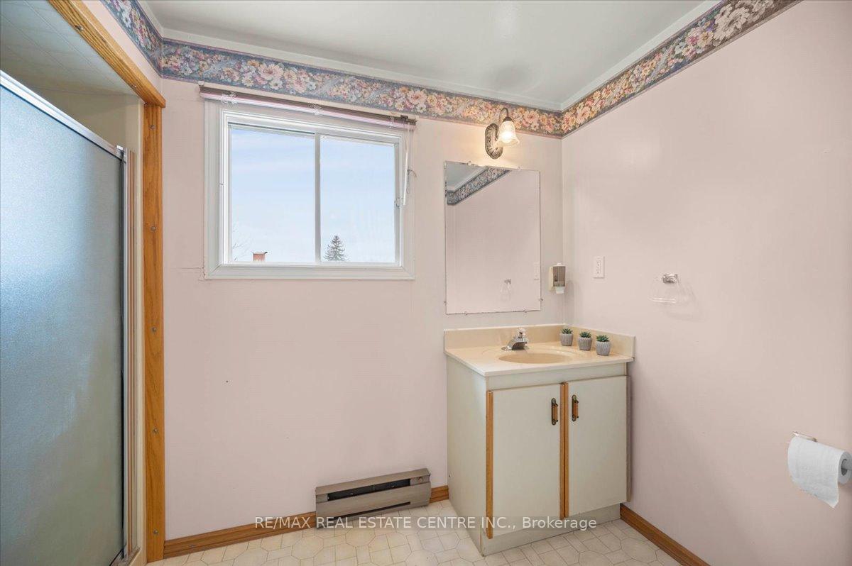 Photo 19 of 90 Franklin Street N, Kitchener — HOMEH