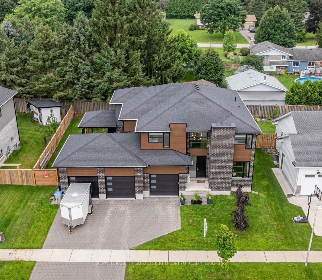 Photo 1 of 64 Valleyview Crescent, Middlesex Centre, Komoka — HOMEH