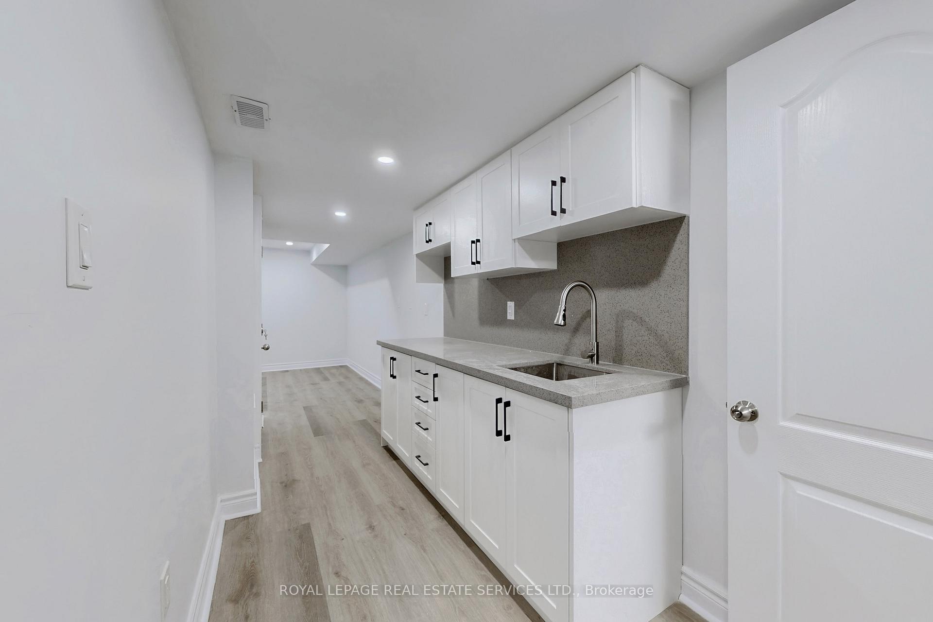 Front of Unit Basement B, 1388 Sycamore Garden