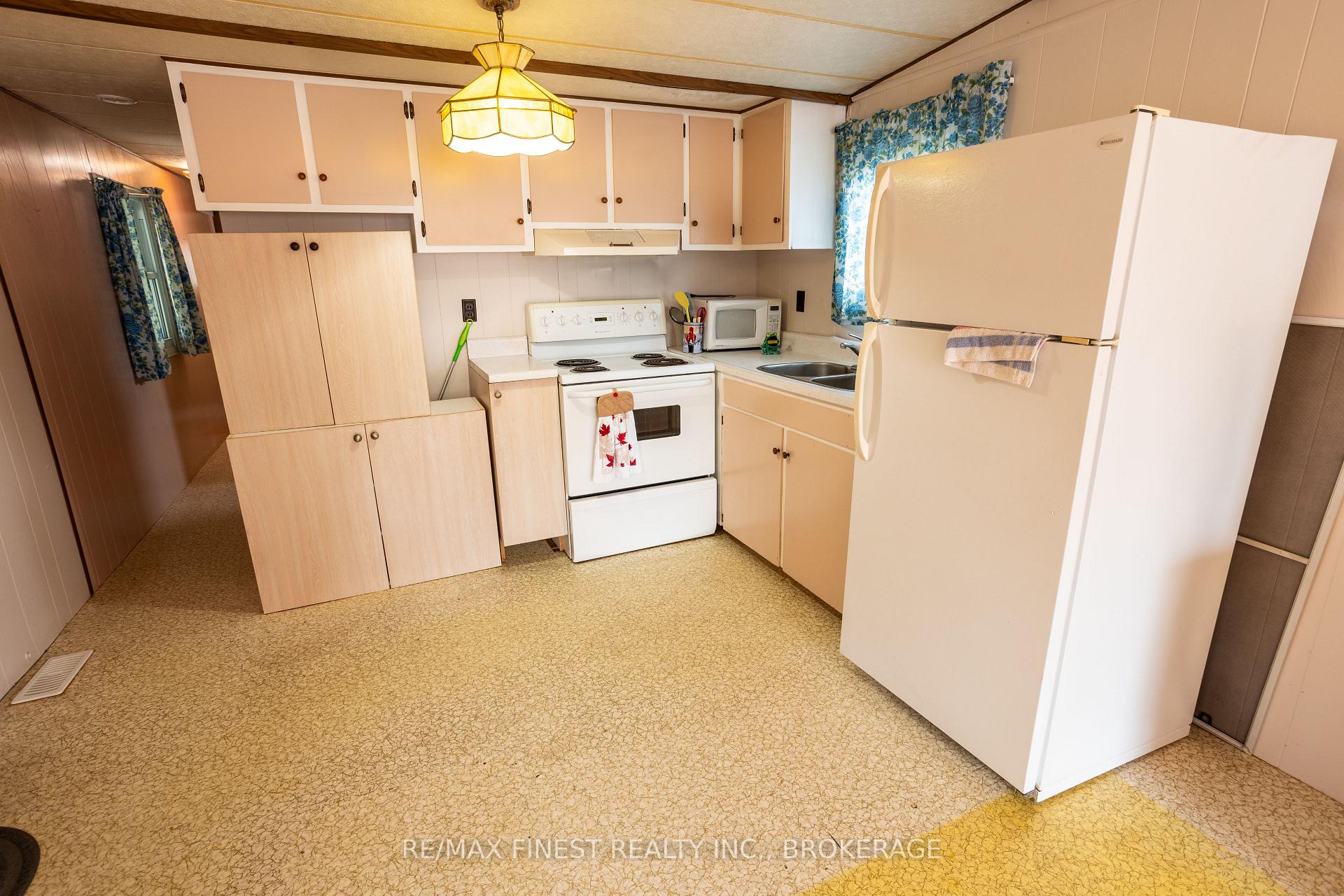 Photo 6 of 3 Wentworth Drive, Kingston, Rideau — HOMEH