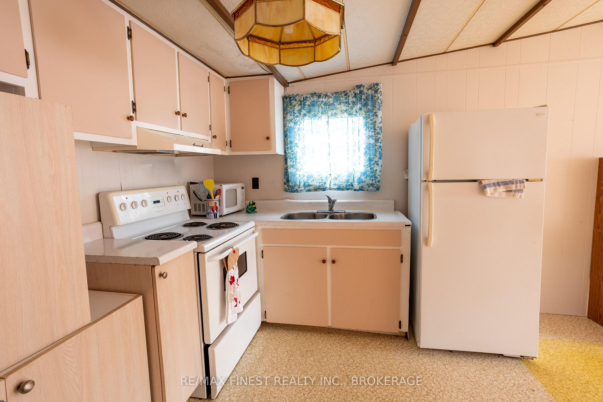 Photo 14 of 3 Wentworth Drive, Kingston, Rideau — HOMEH