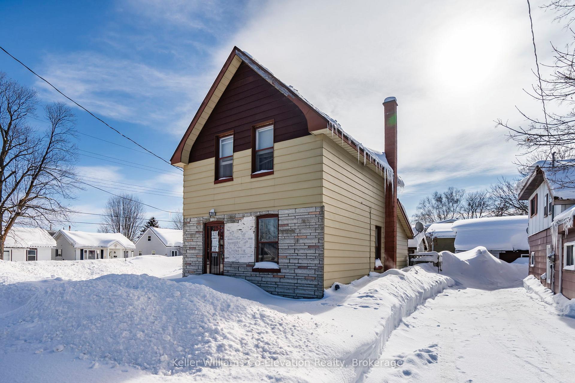 Photo 2 of 225 Hugel Avenue, Midland — HOMEH