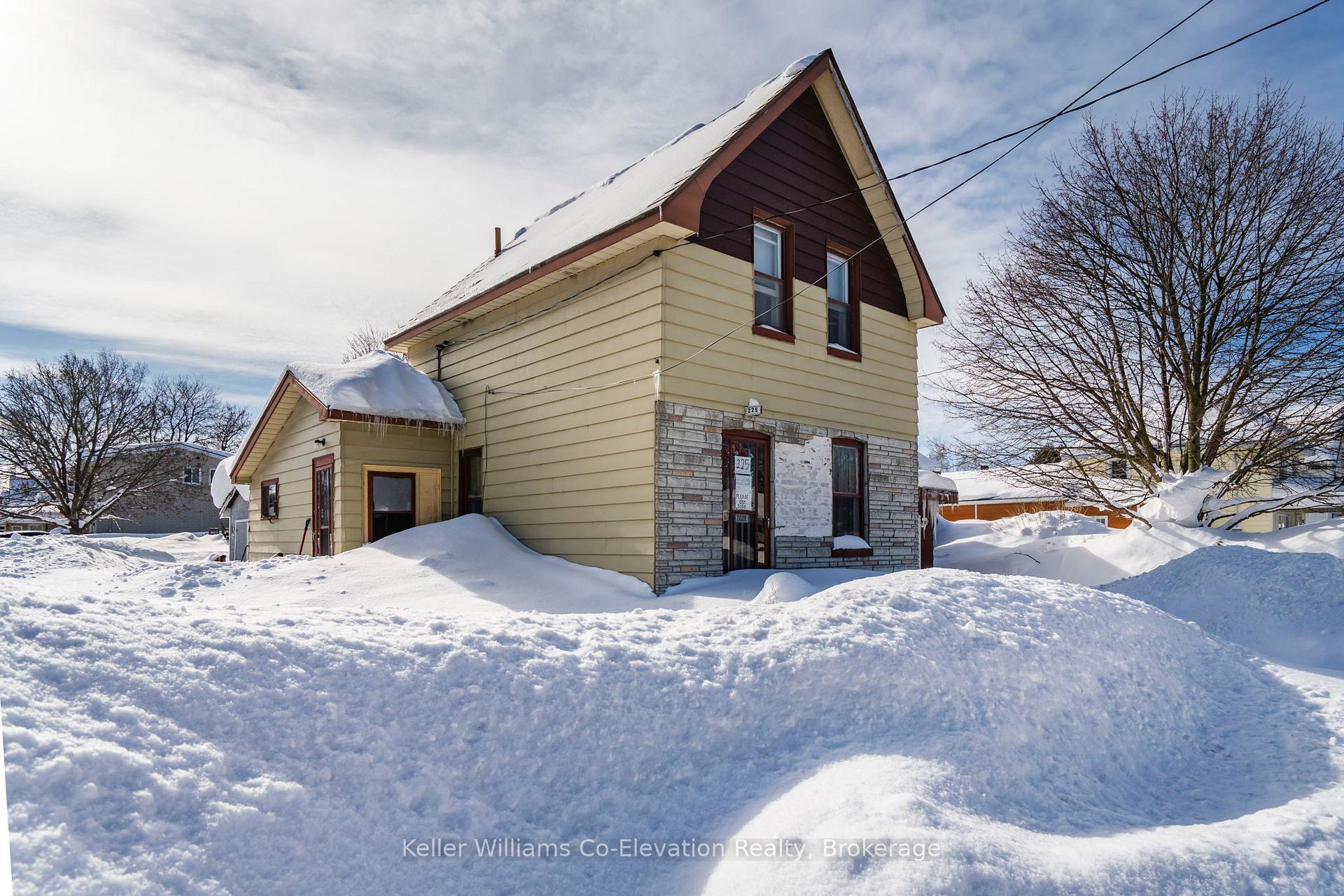 Photo 3 of 225 Hugel Avenue, Midland — HOMEH