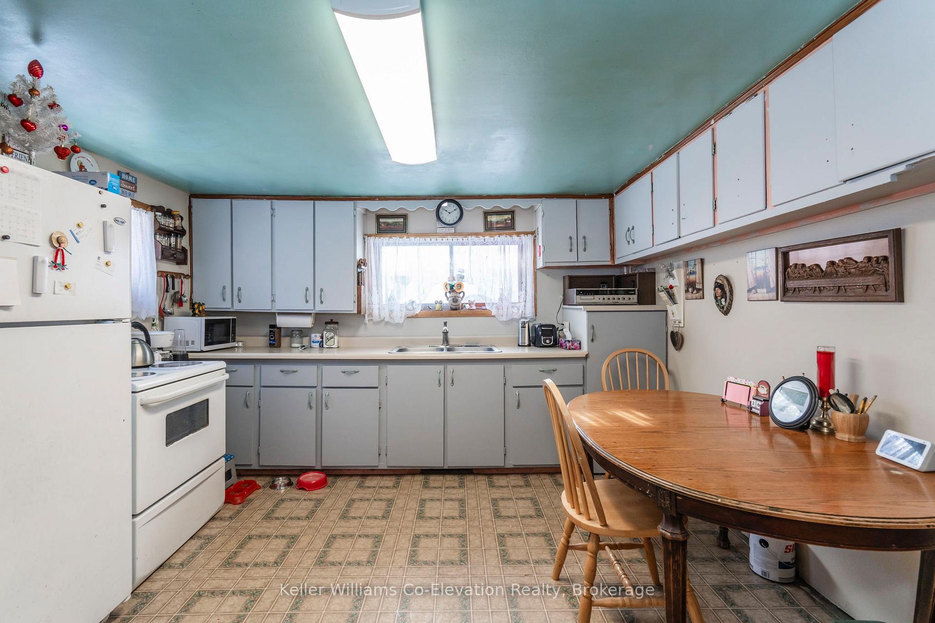 Photo 5 of 225 Hugel Avenue, Midland — HOMEH