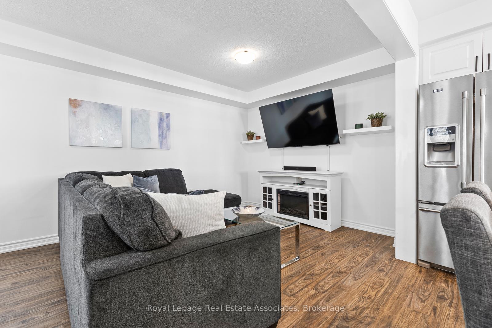 Photo 5 of 1266 Hop Place, Milton, Cobban — HOMEH