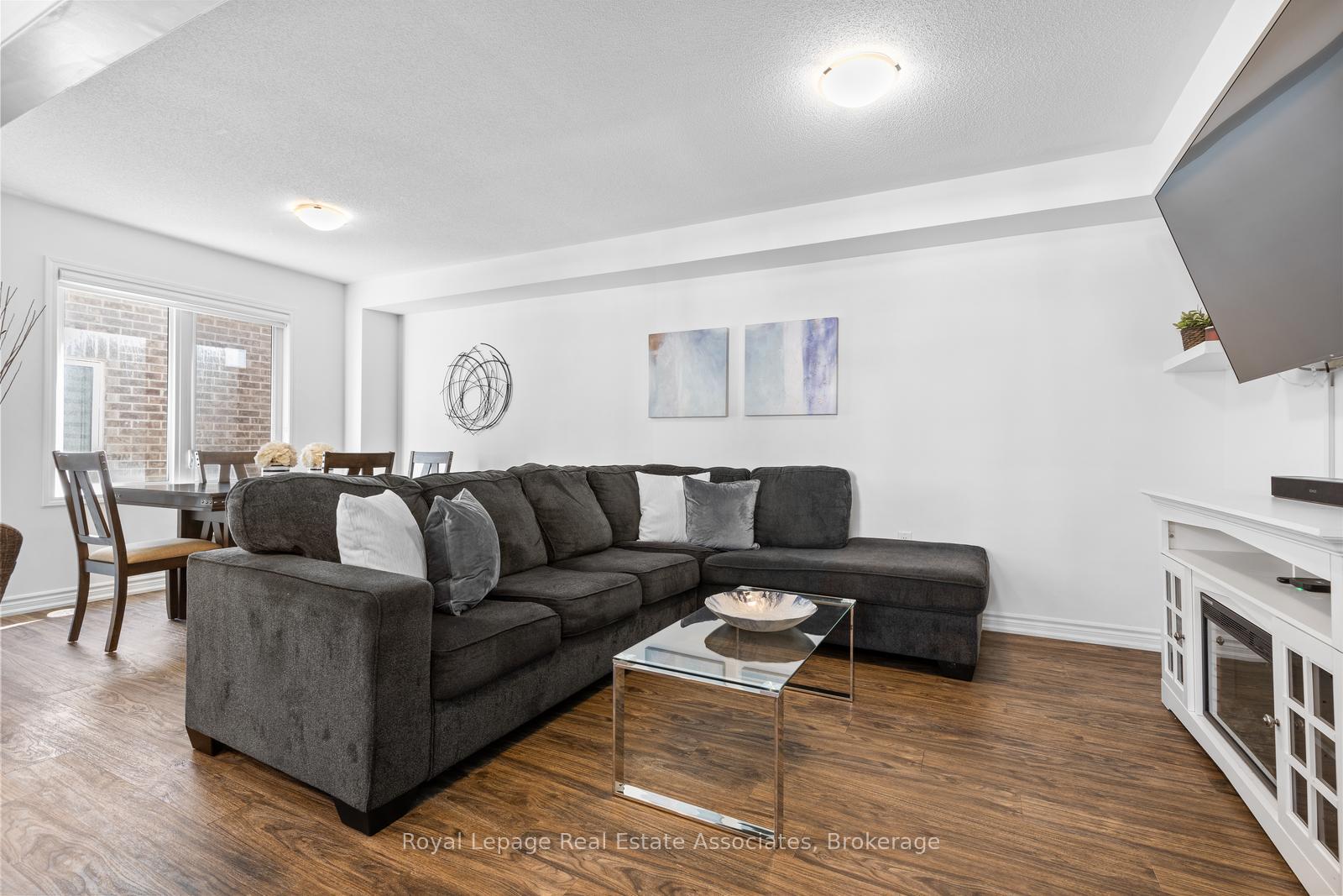 Photo 6 of 1266 Hop Place, Milton, Cobban — HOMEH
