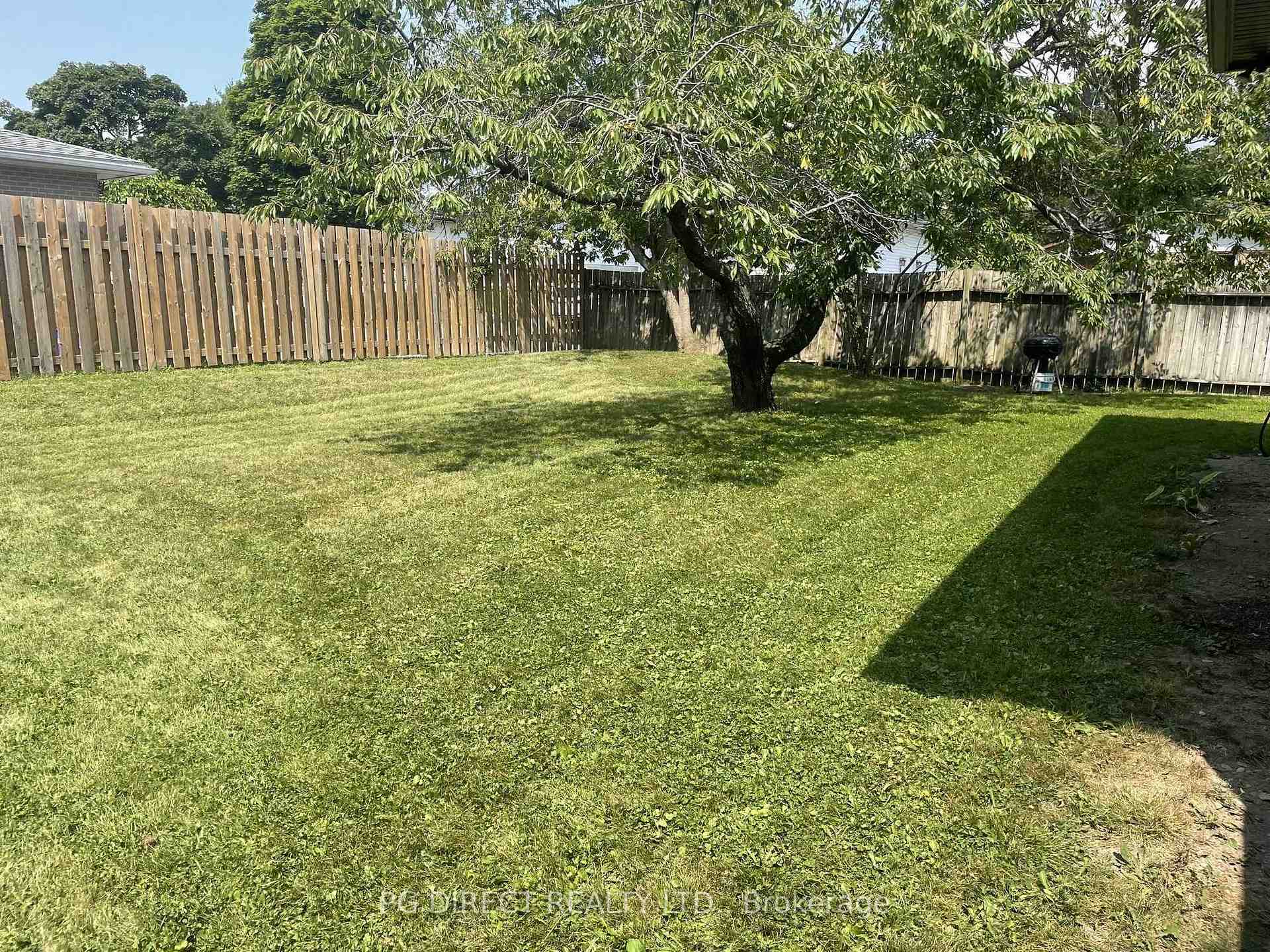 Photo 3 of 124 Calderwood Drive, Kingston, Central City West — HOMEH
