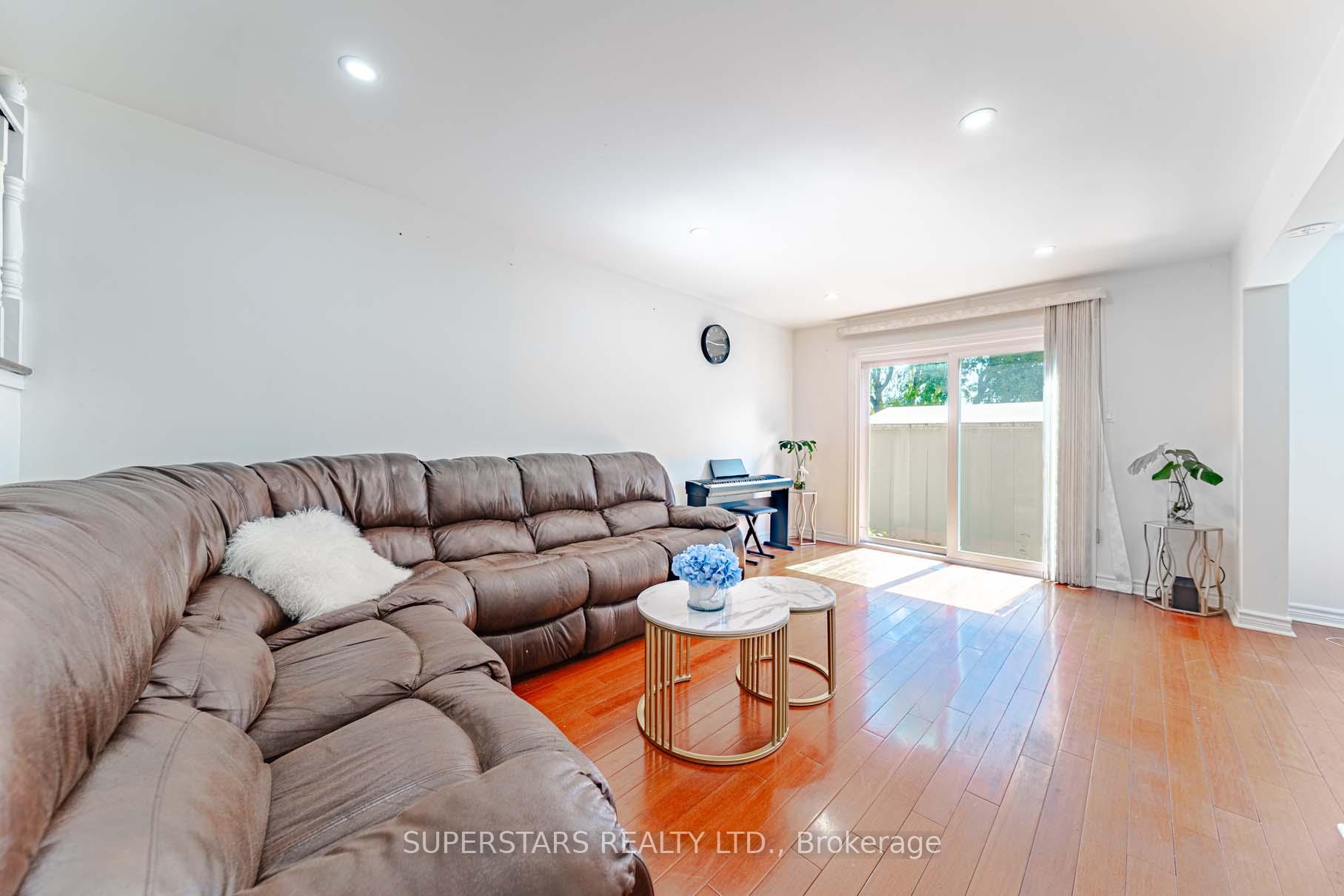 Photo 3 of 23 Cheeseman Drive, Markham, Milliken Mills West — HOMEH